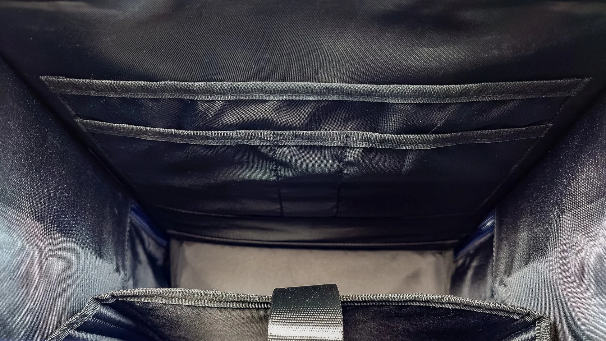 バックパック内部詳細