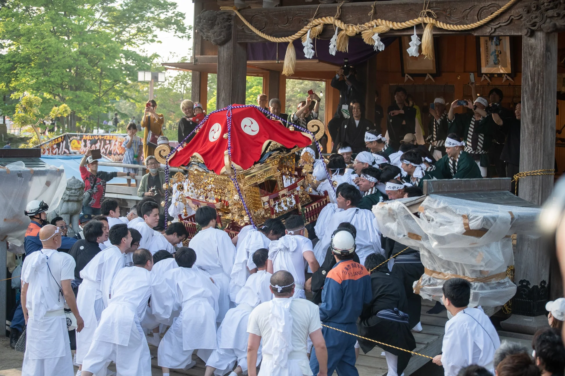 三条祭りの神輿渡御