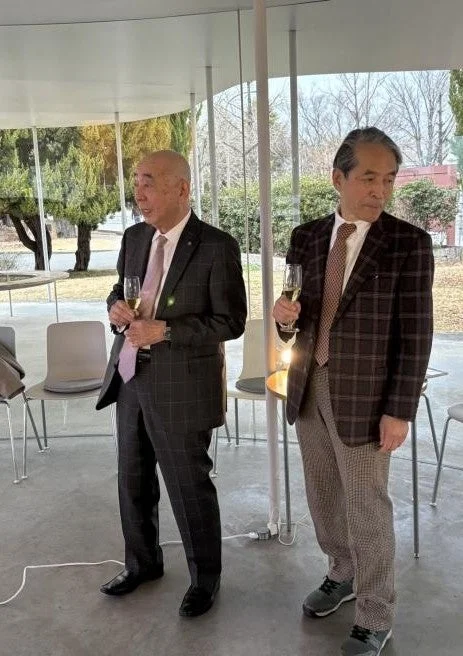 懇親会で談笑する参加者