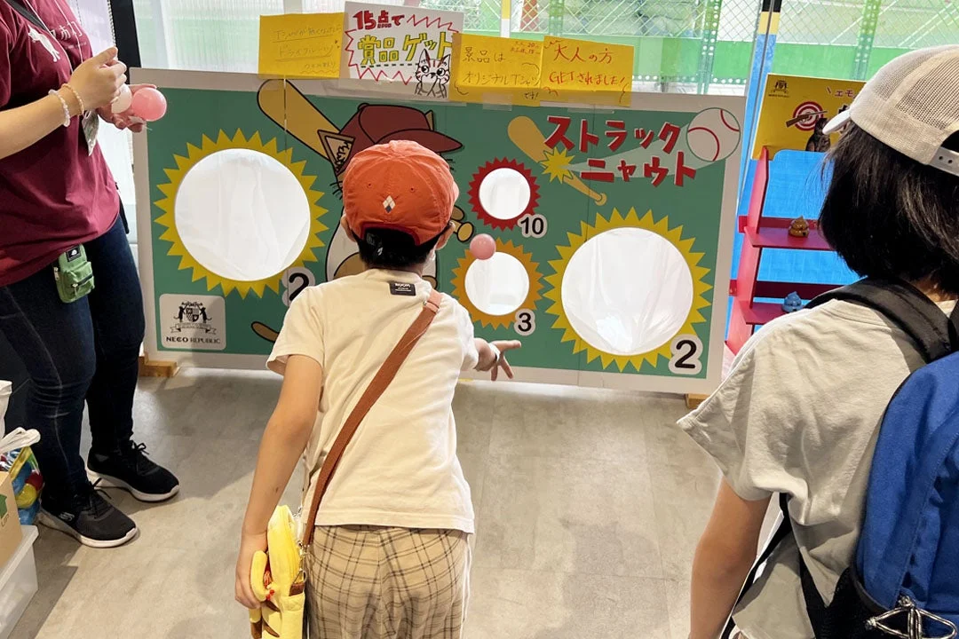 ストラックアウトを楽しむ子どもたち