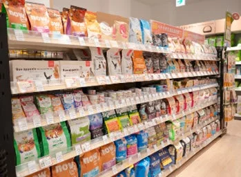 ペットフードの棚