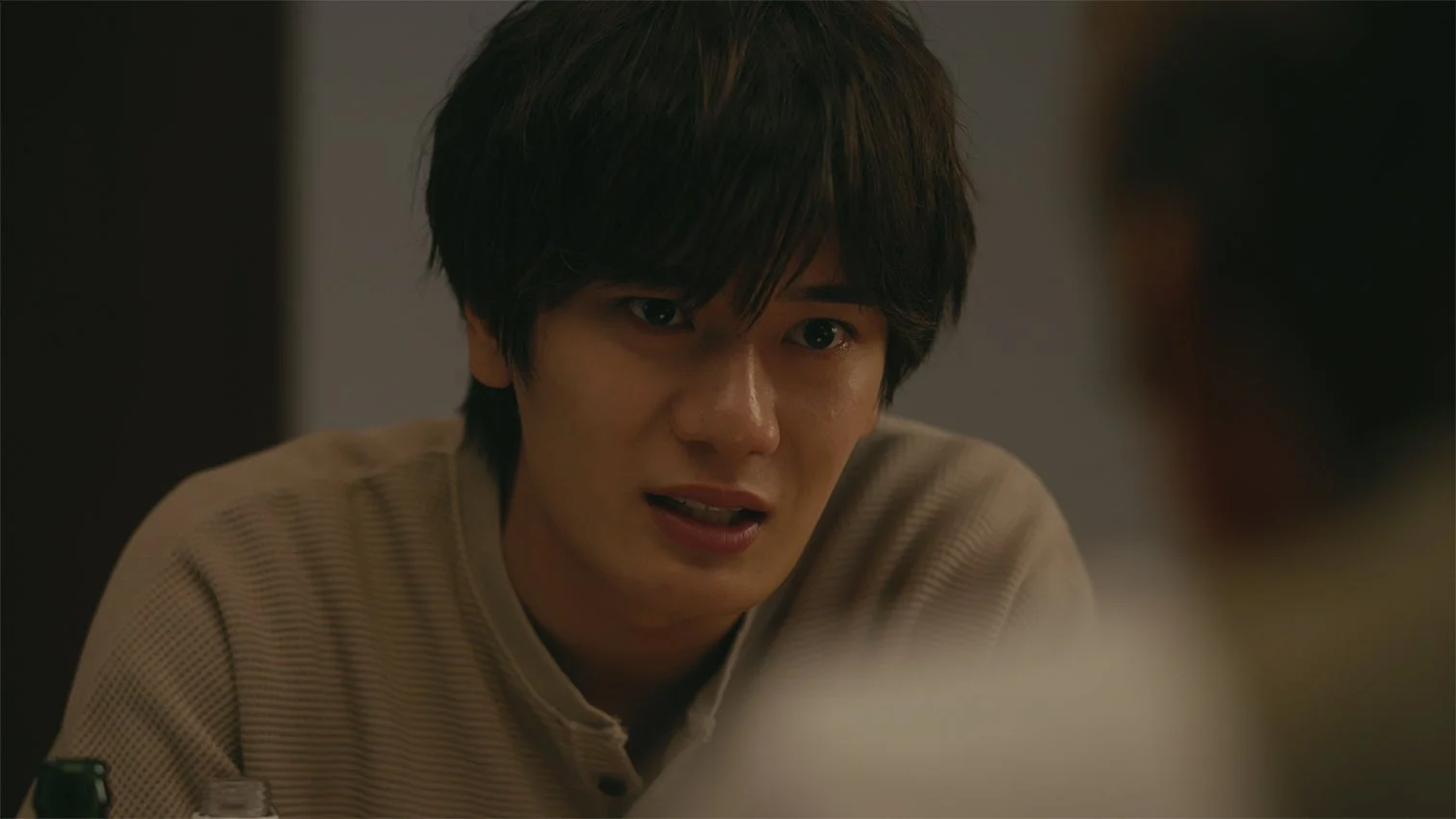 真剣な表情の良