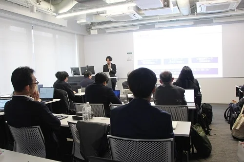 発表を聴く参加者