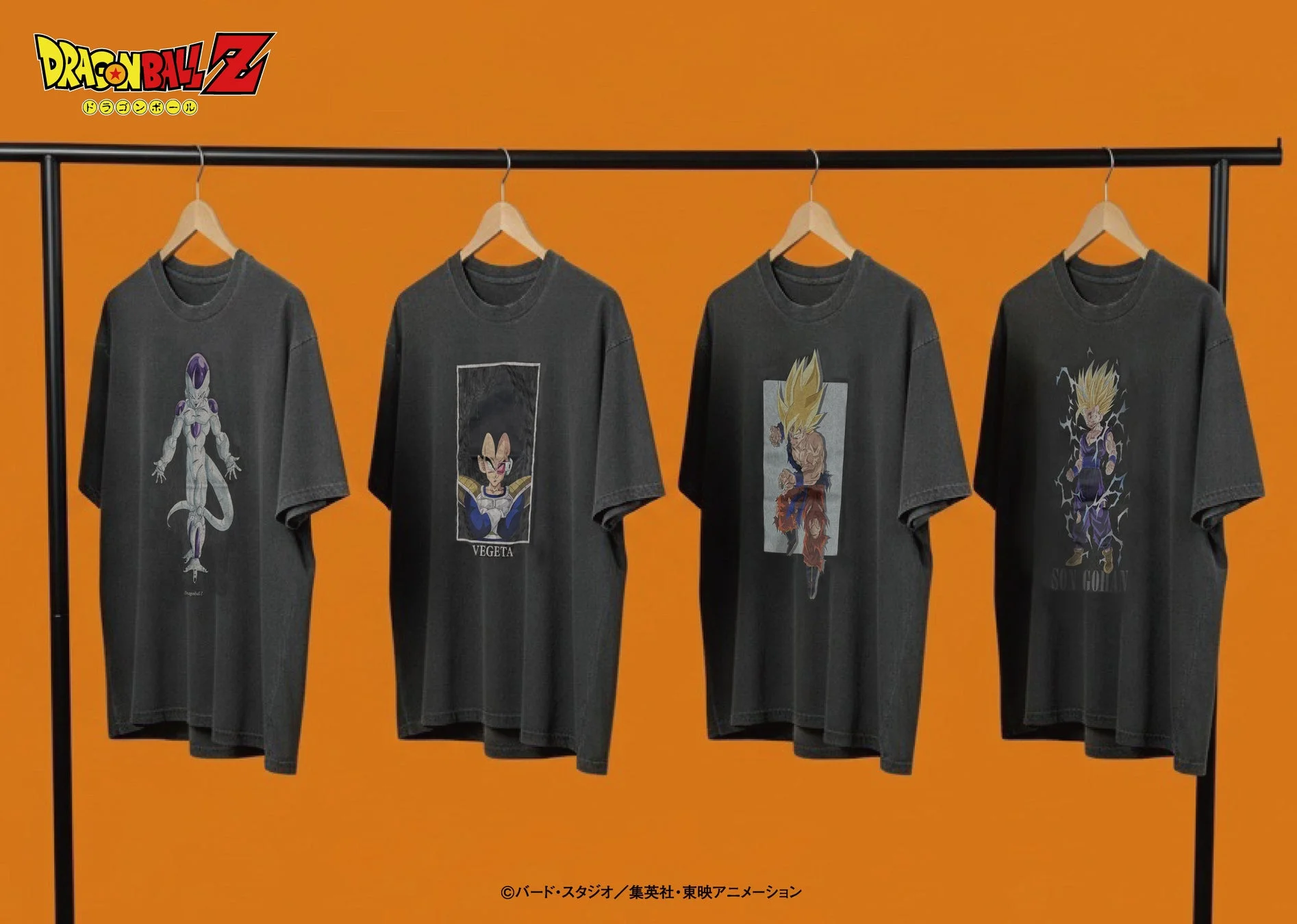 ドラゴンボールZのキャラクターがプリントされた4枚のTシャツ