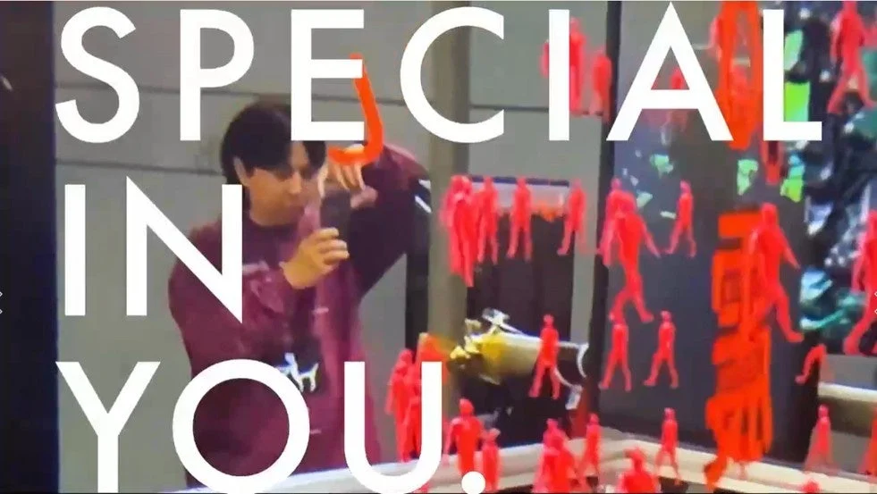 「SPECIAL IN YOU.」のプレゼンテーション風景