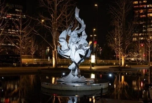 屋外彫刻作品「Reflection」夜の様子