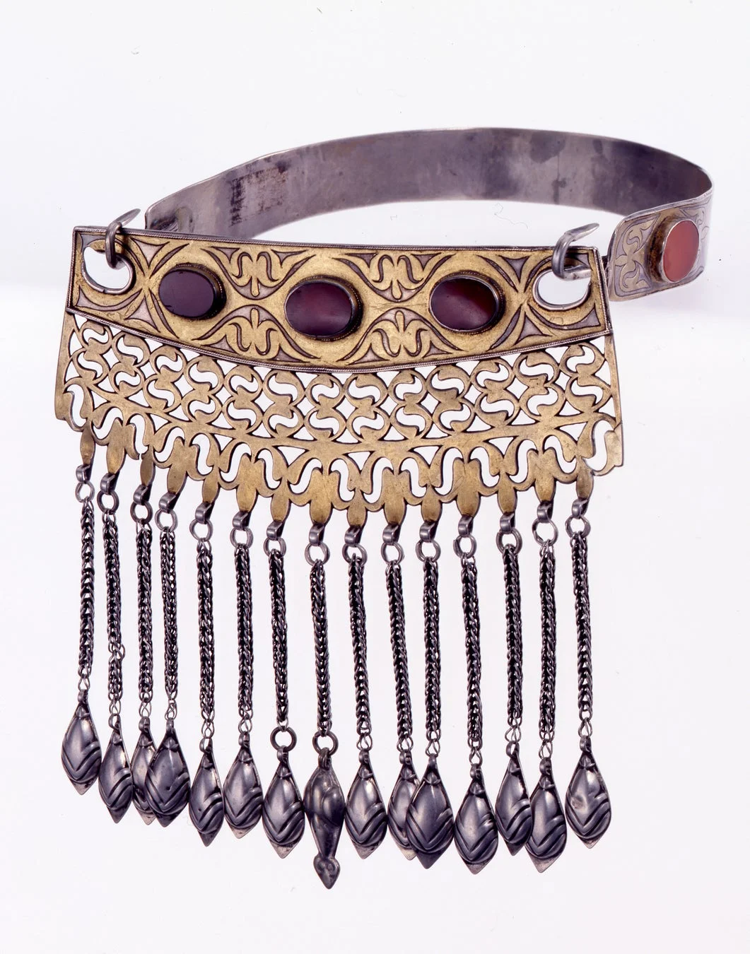 金属製の装飾的なベルトまたは飾り帯