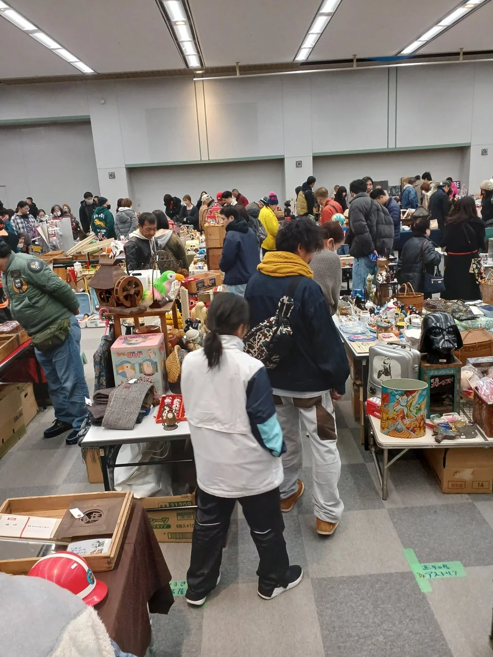 多くの来場者で賑わう会場