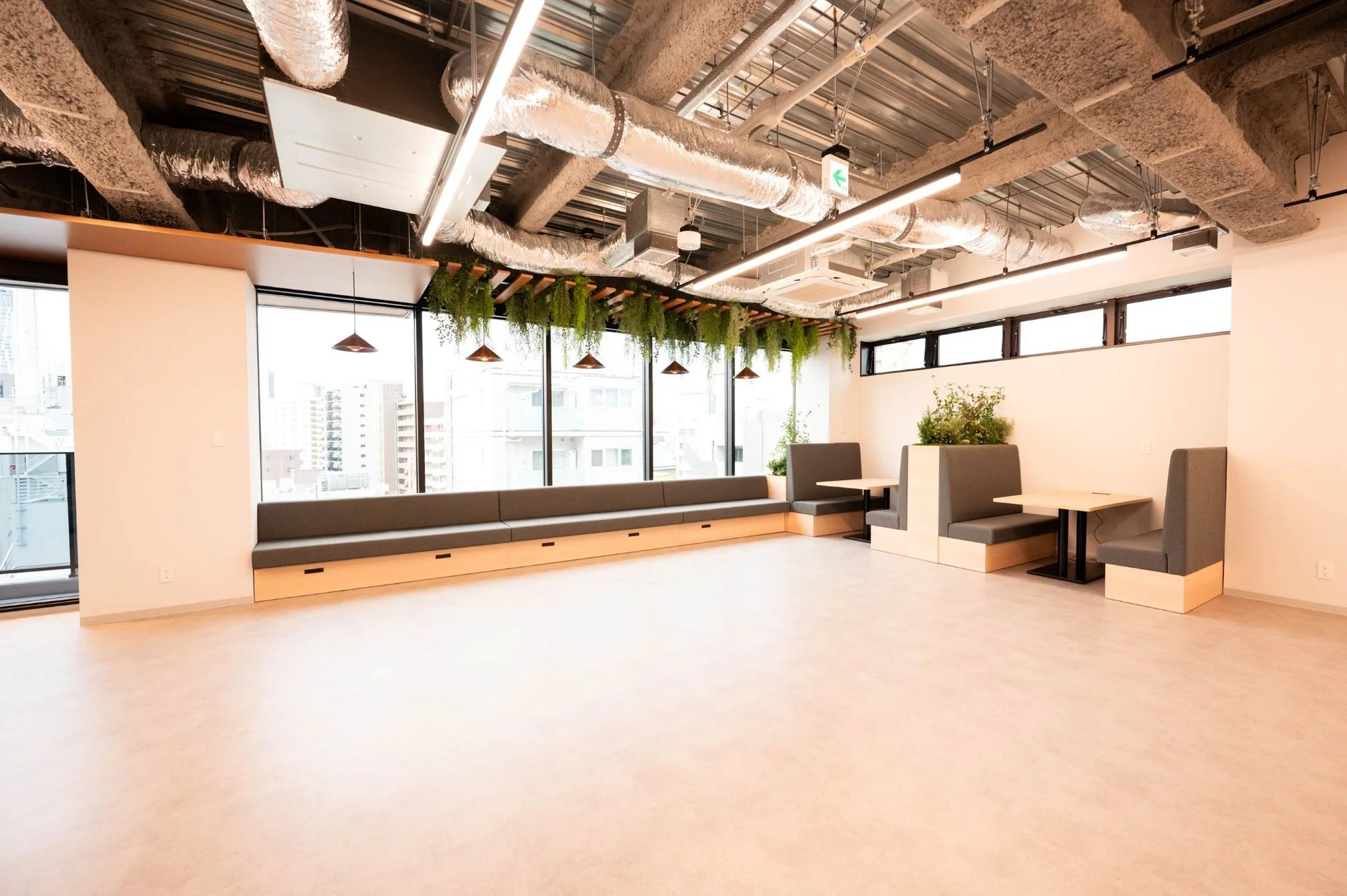 オフィス内部の共有スペース