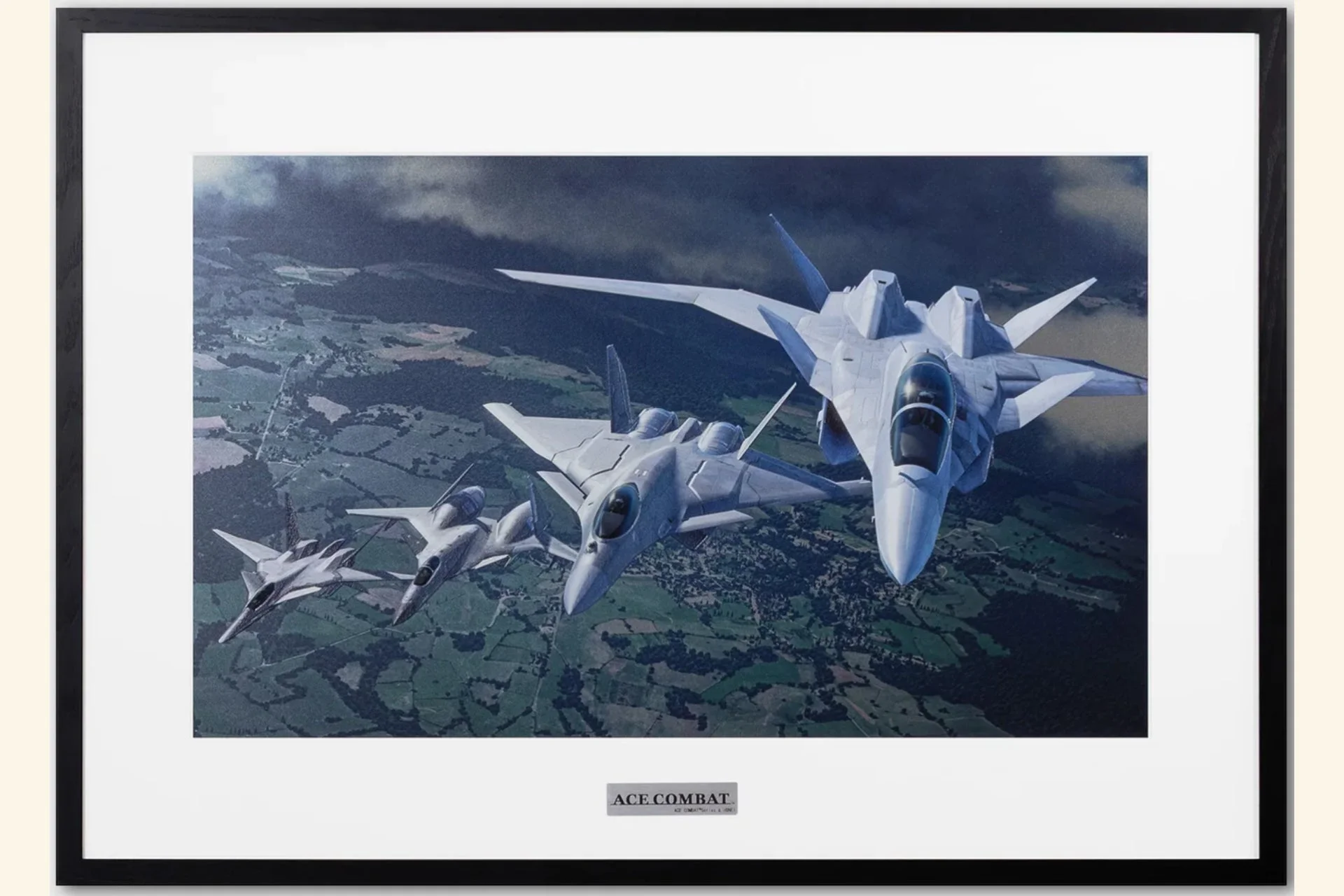 戦闘機が編隊を組んで飛行する様子