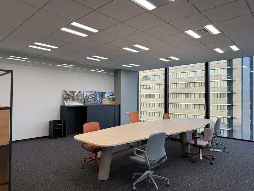 オフィスモデルルームの会議室