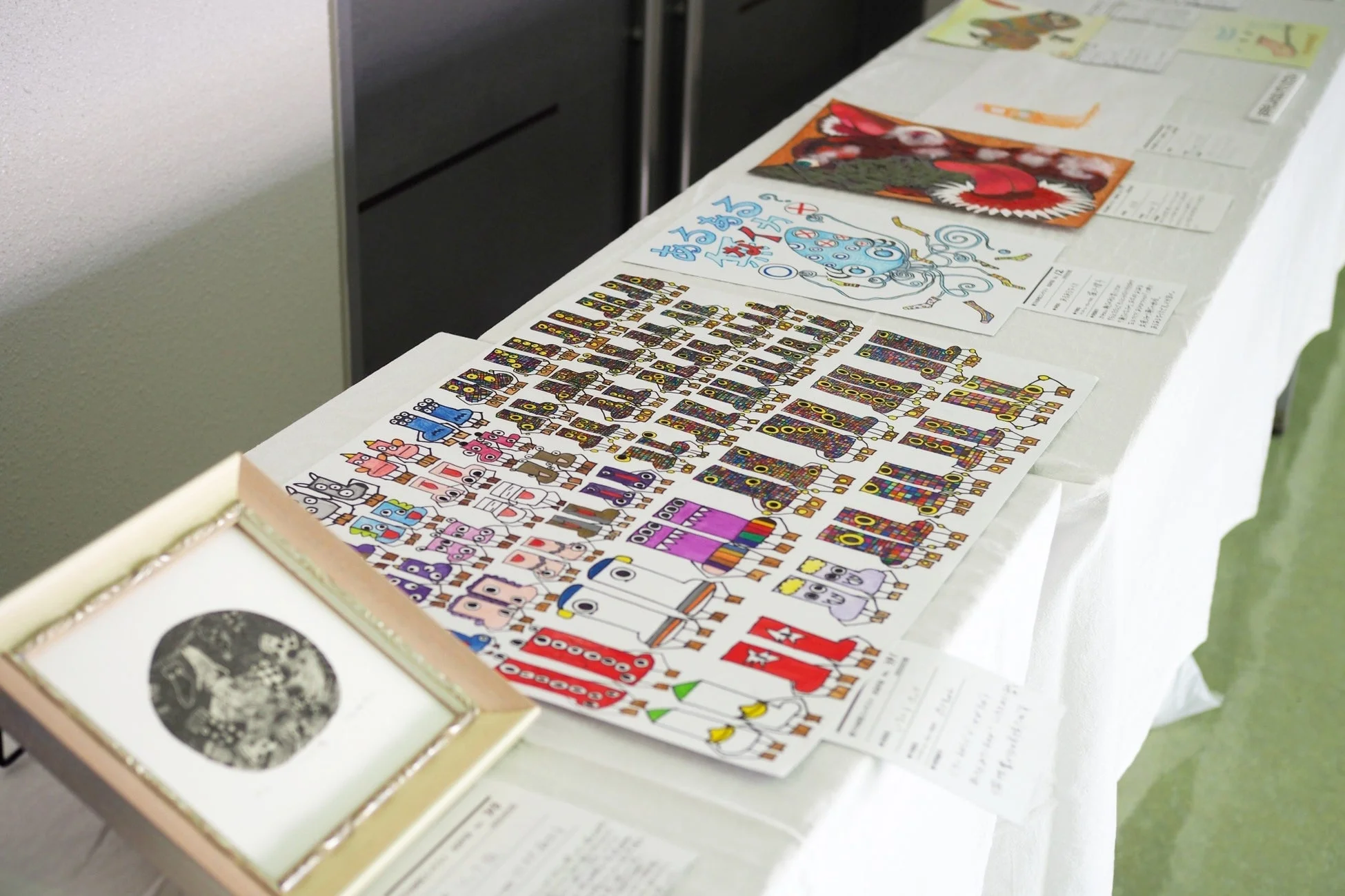 YOKAI EXPO会場で公開審査する審査員