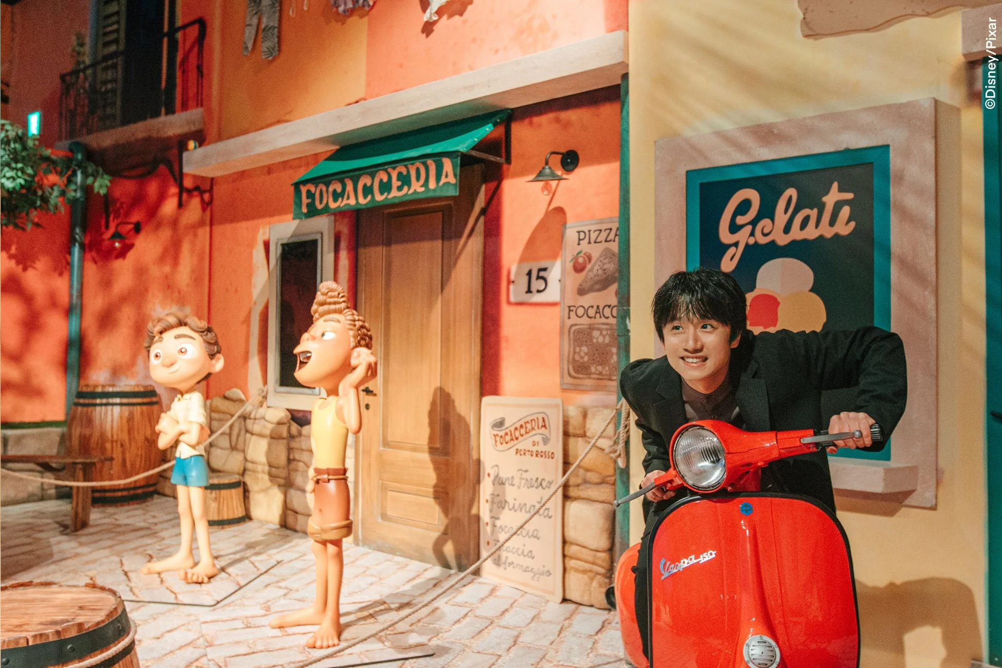 映画「ルカ」の世界観を再現した展示