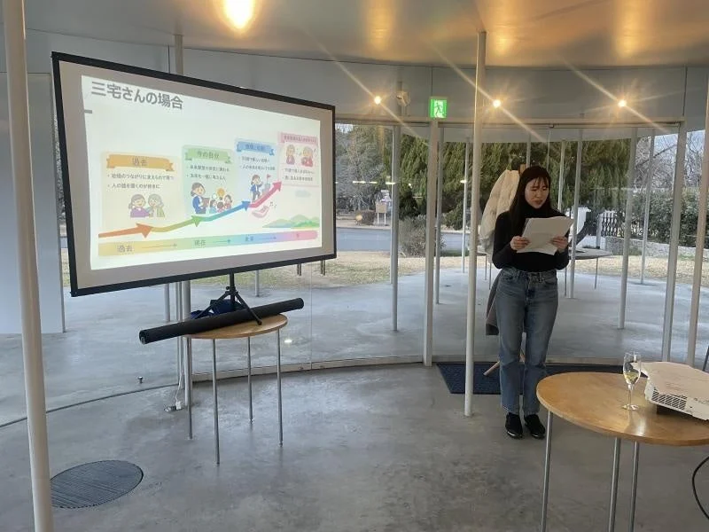 心理学ワークショップでのプレゼンテーションの様子