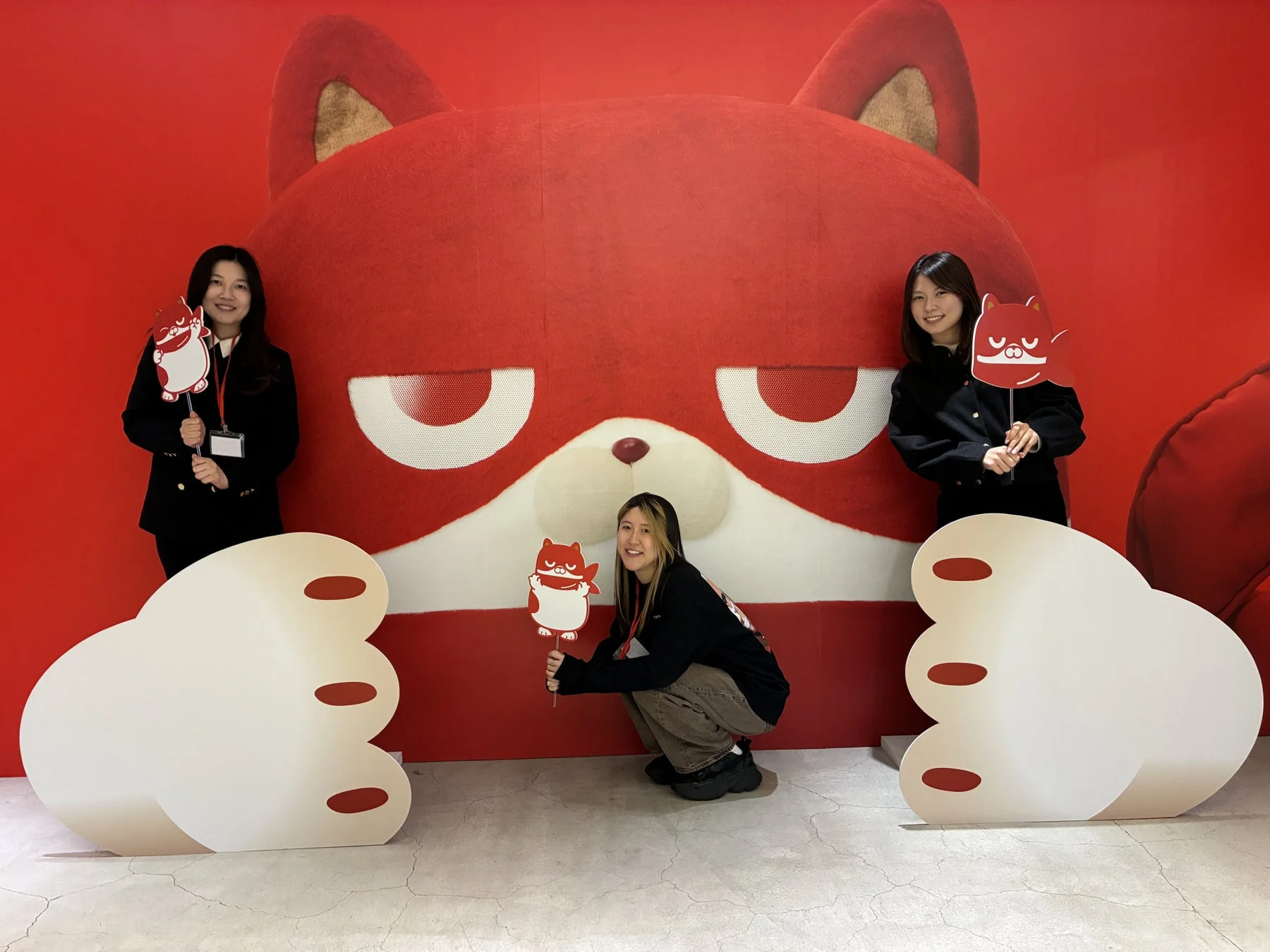 にゃんまるフォトスポットで記念撮影