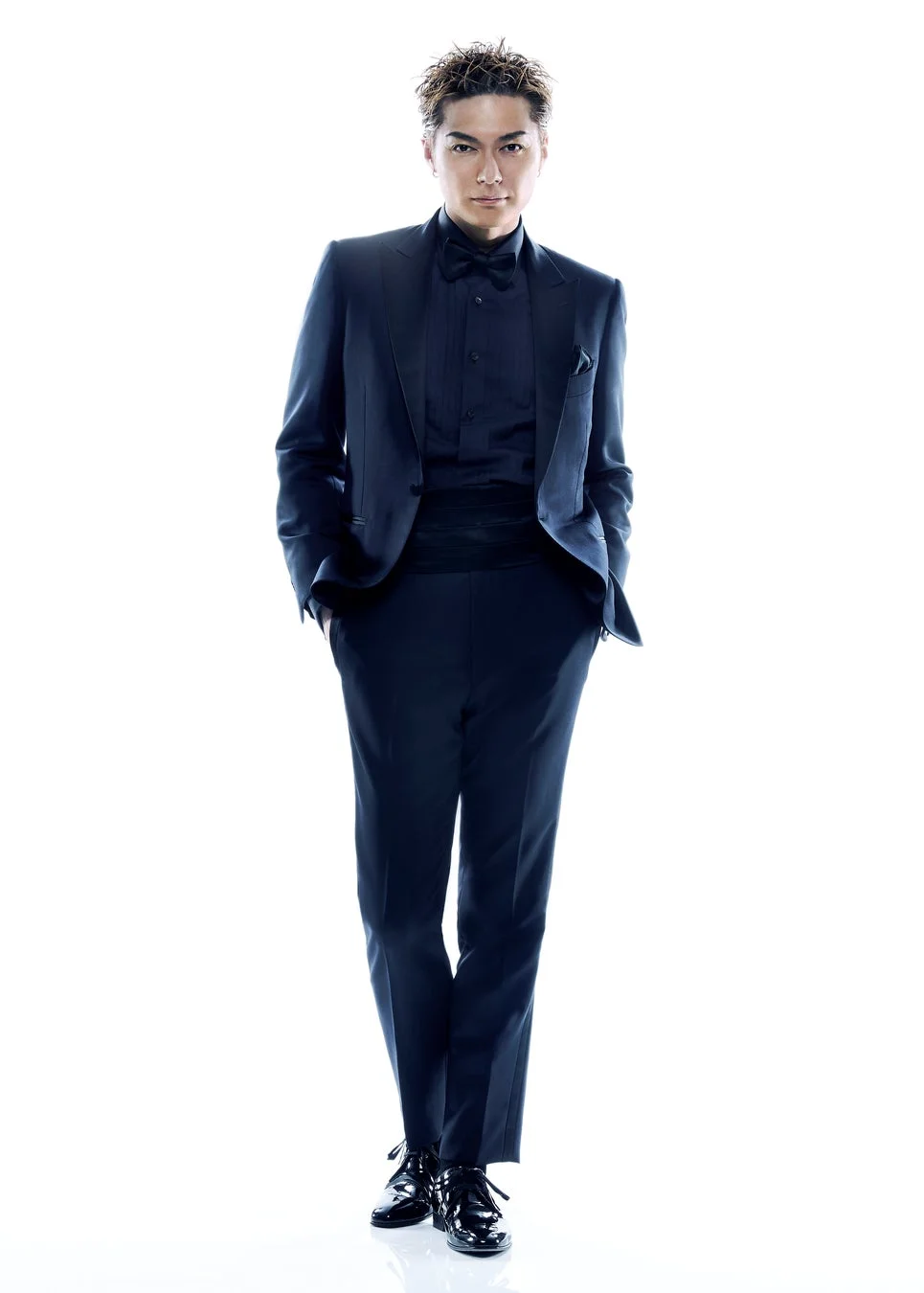 スーツ姿のEXILE SHOKICHI