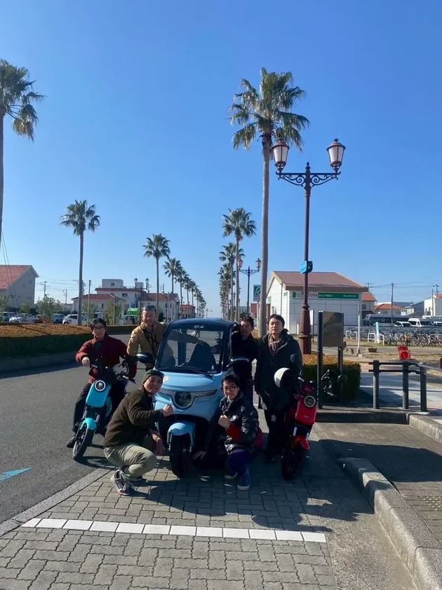 ラストワンマイルモビリティを活用して館山を巡る様子