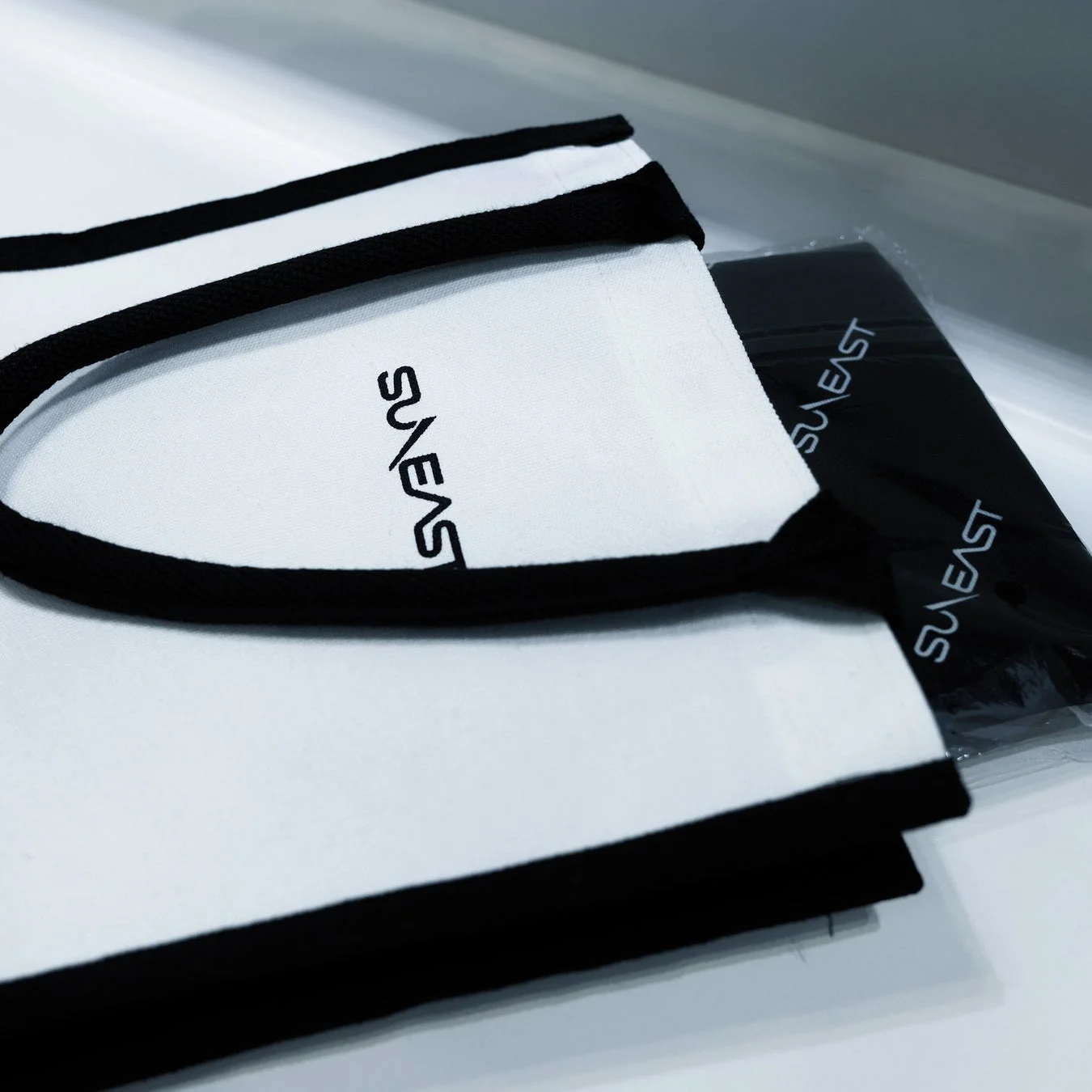 SUNEASTロゴ入りトートバッグ