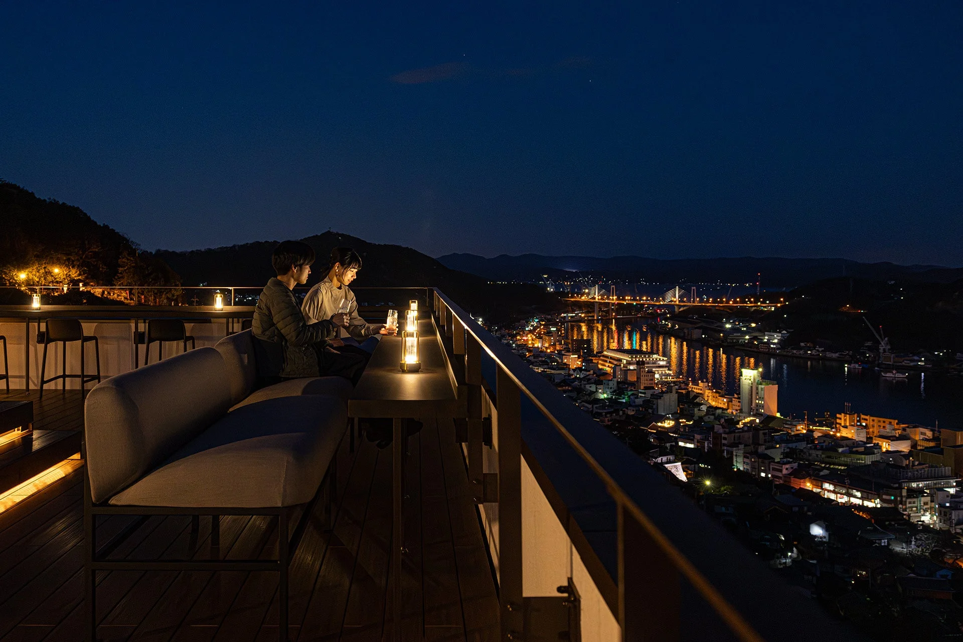 夜景のルーフトップテラス