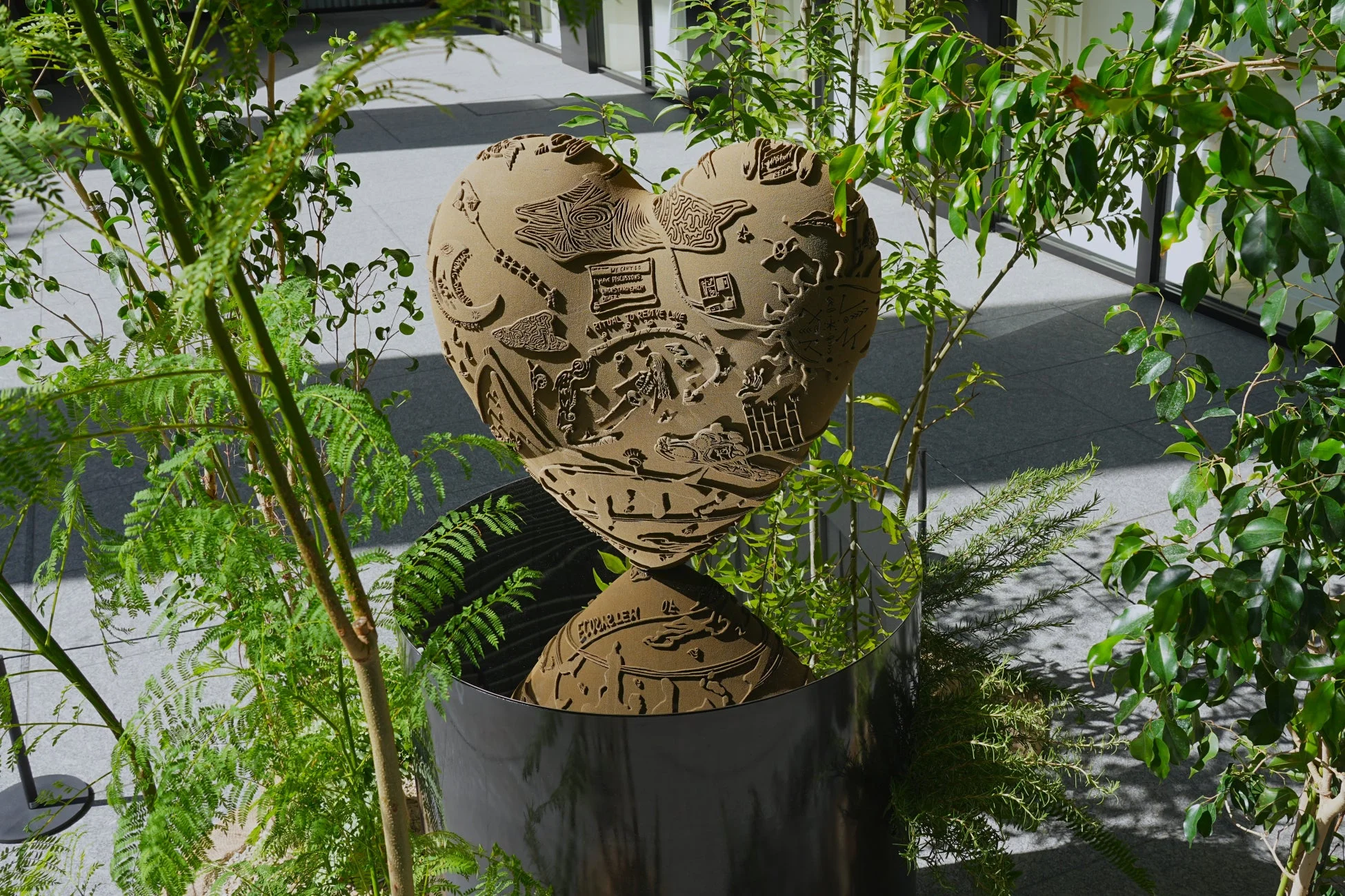 ハート形の彫刻アート