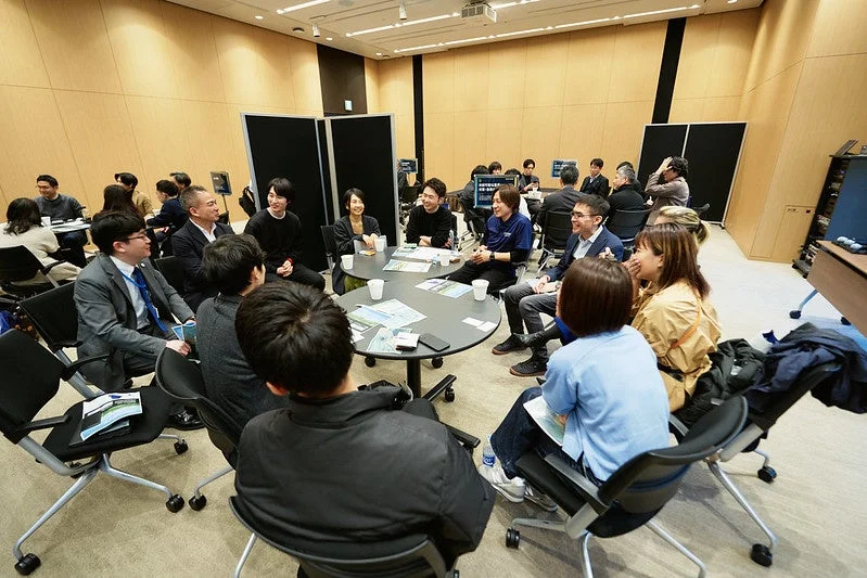 活発な議論が交わされる会議の様子