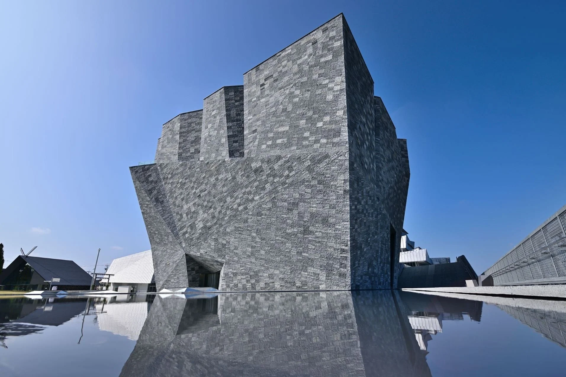 角川武蔵野ミュージアムの外観