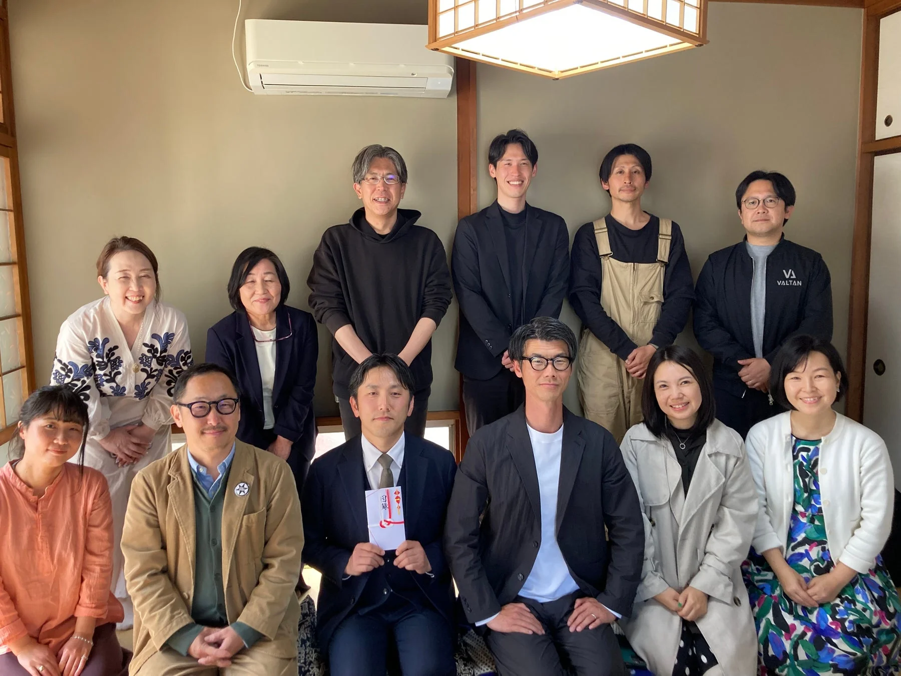 寄付金贈呈式後の集合写真