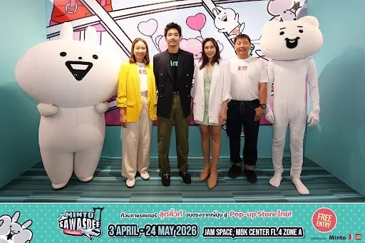 キャラクターと来場者の集合写真