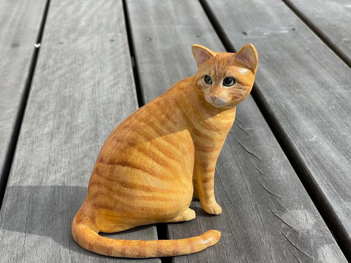 茶トラ猫の置物