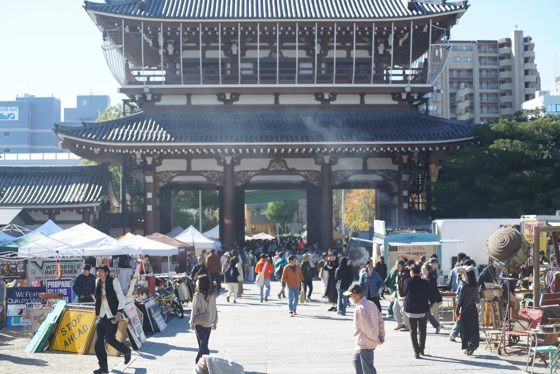東別院会場の賑わい