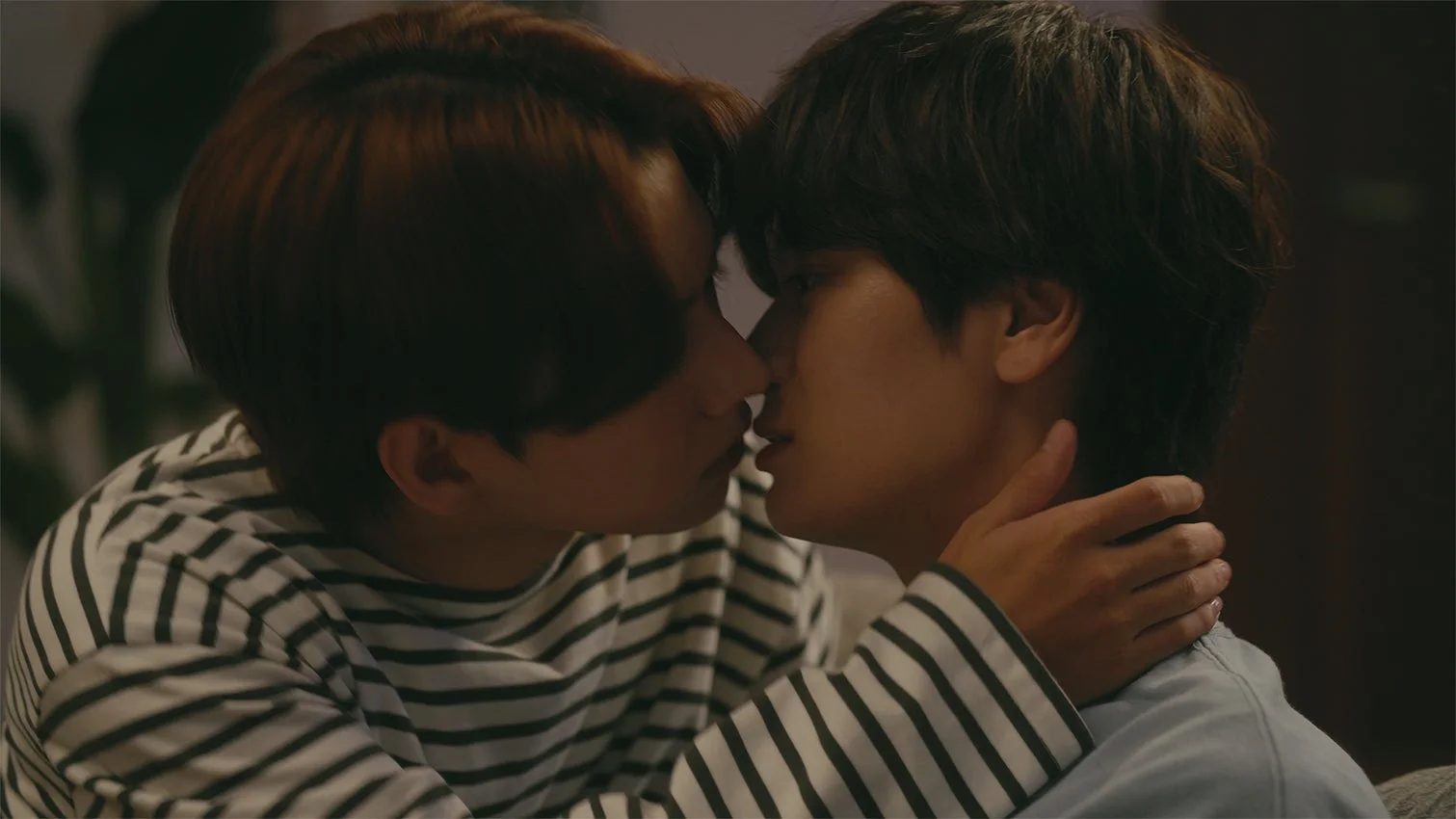 キス寸前の二人