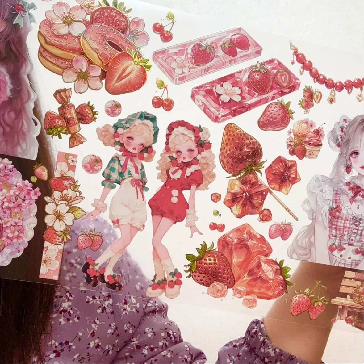 いちごやチェリーのイラスト