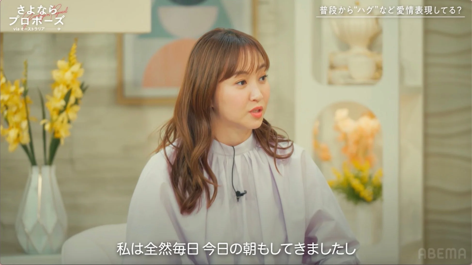 スタジオでトークする藤本美貴さん