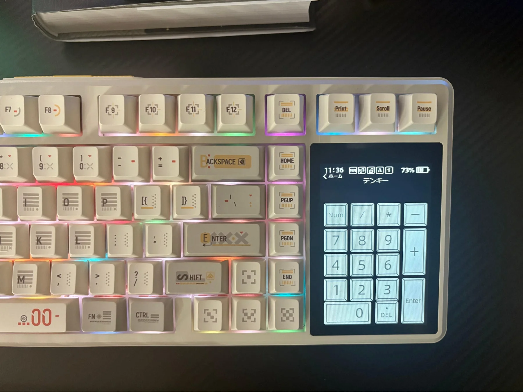 ディスプレイがテンキーとして機能する様子