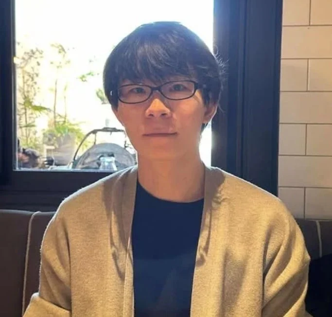 眼鏡をかけたアジア人男性のポートレート