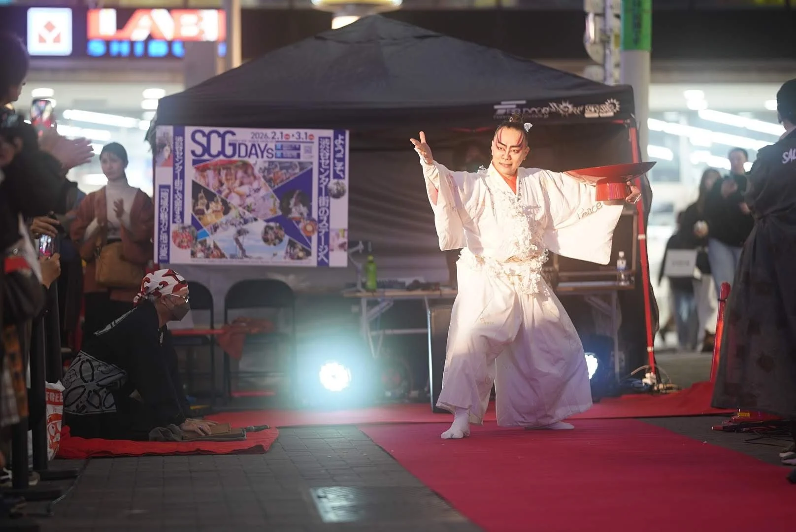 日本の伝統芸能のパフォーマー