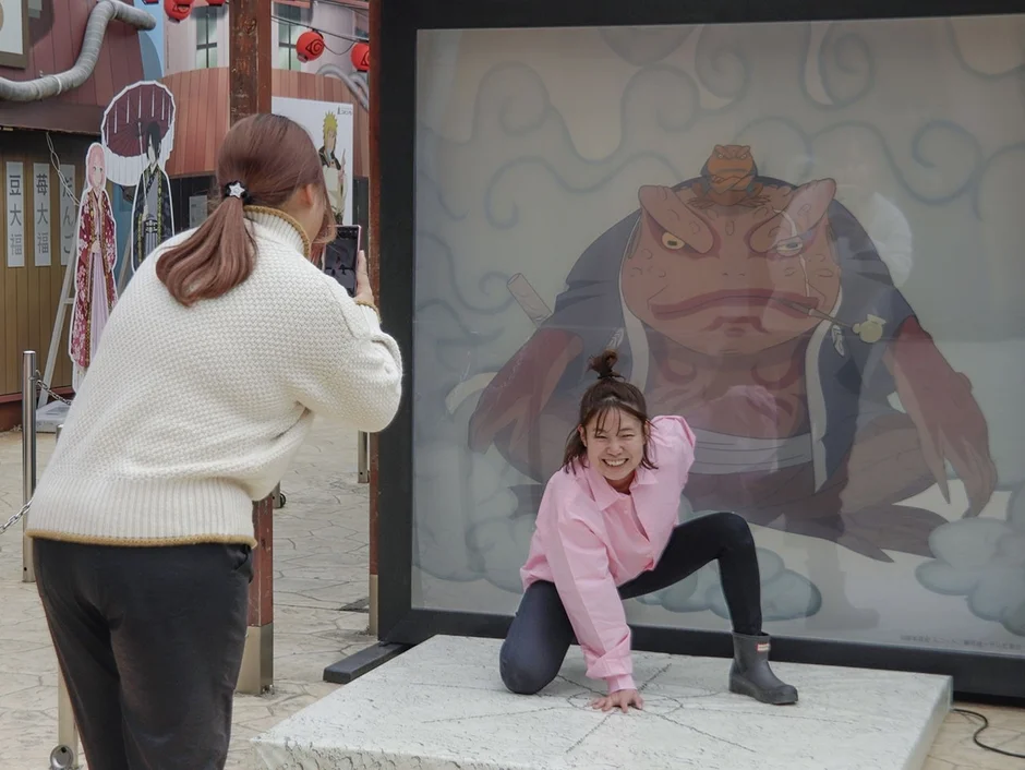 口寄せの術を楽しむ人々