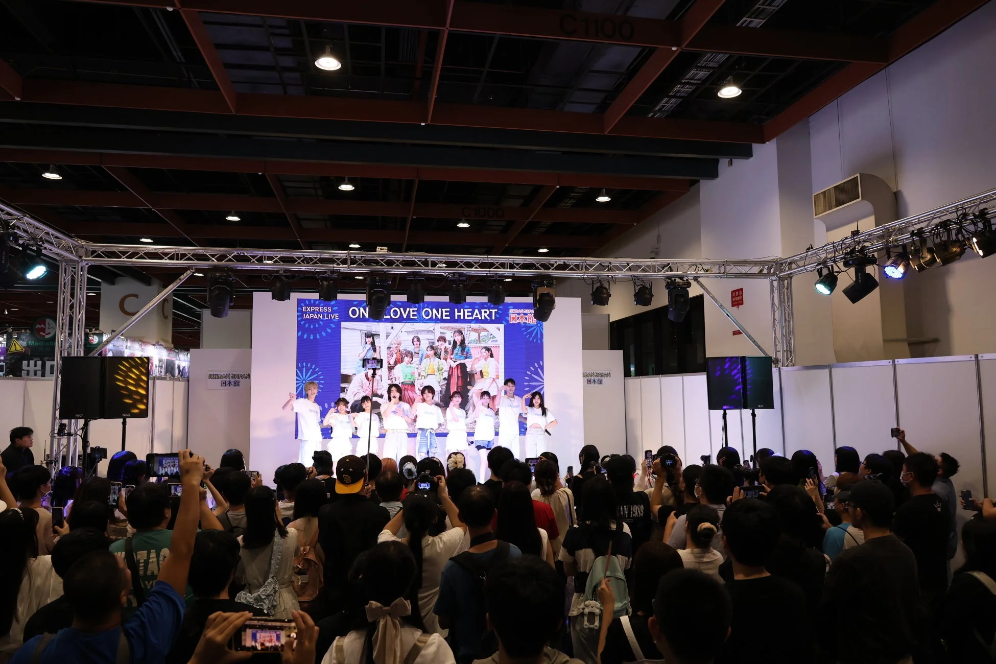 ライブパフォーマンスの様子