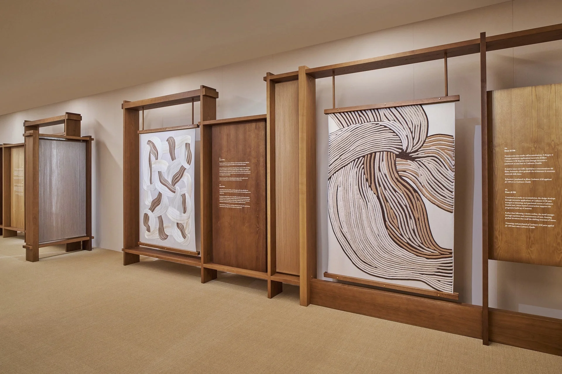 カシミヤ糸のテキスタイルアート作品