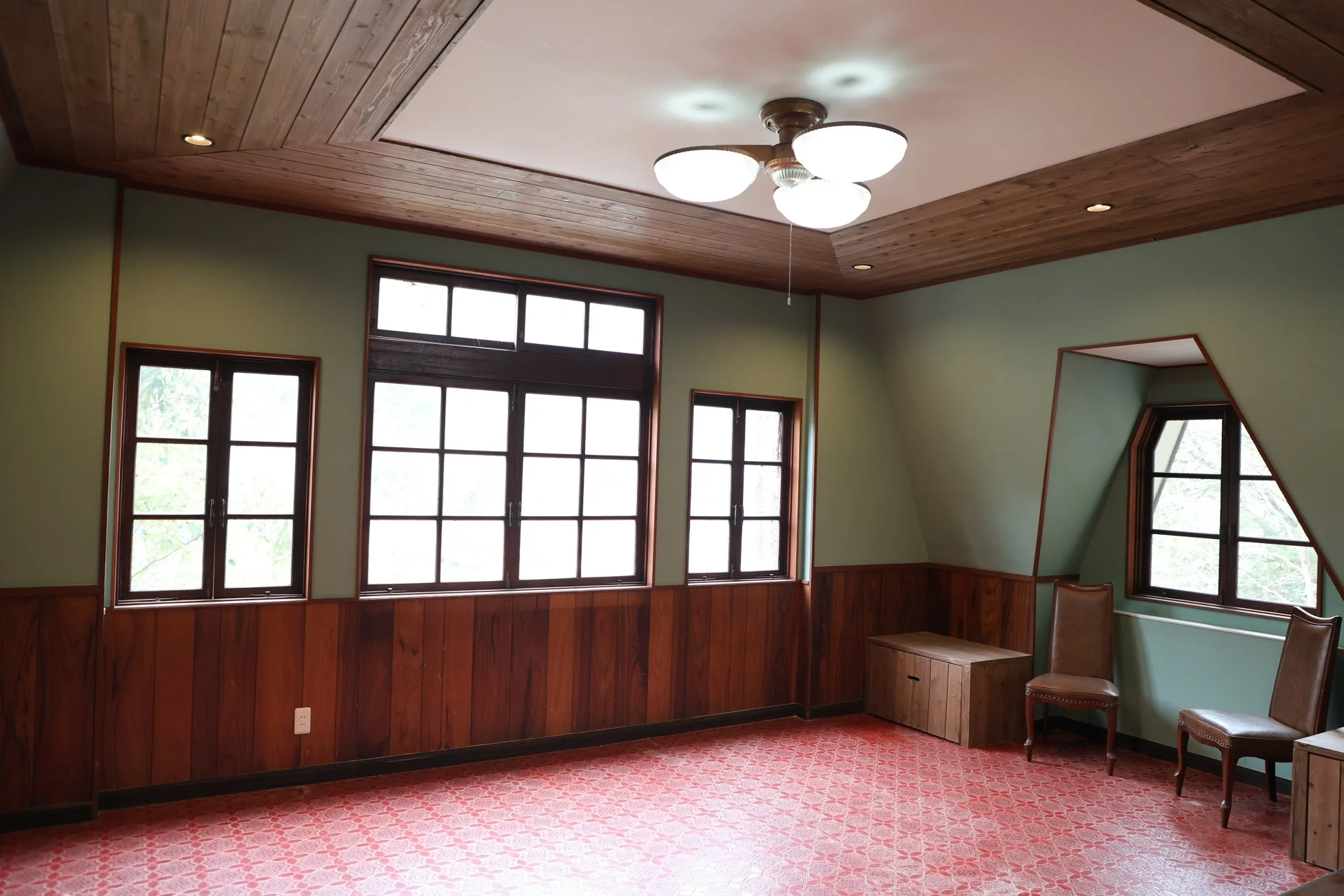 屋根裏ギャラリーの内部