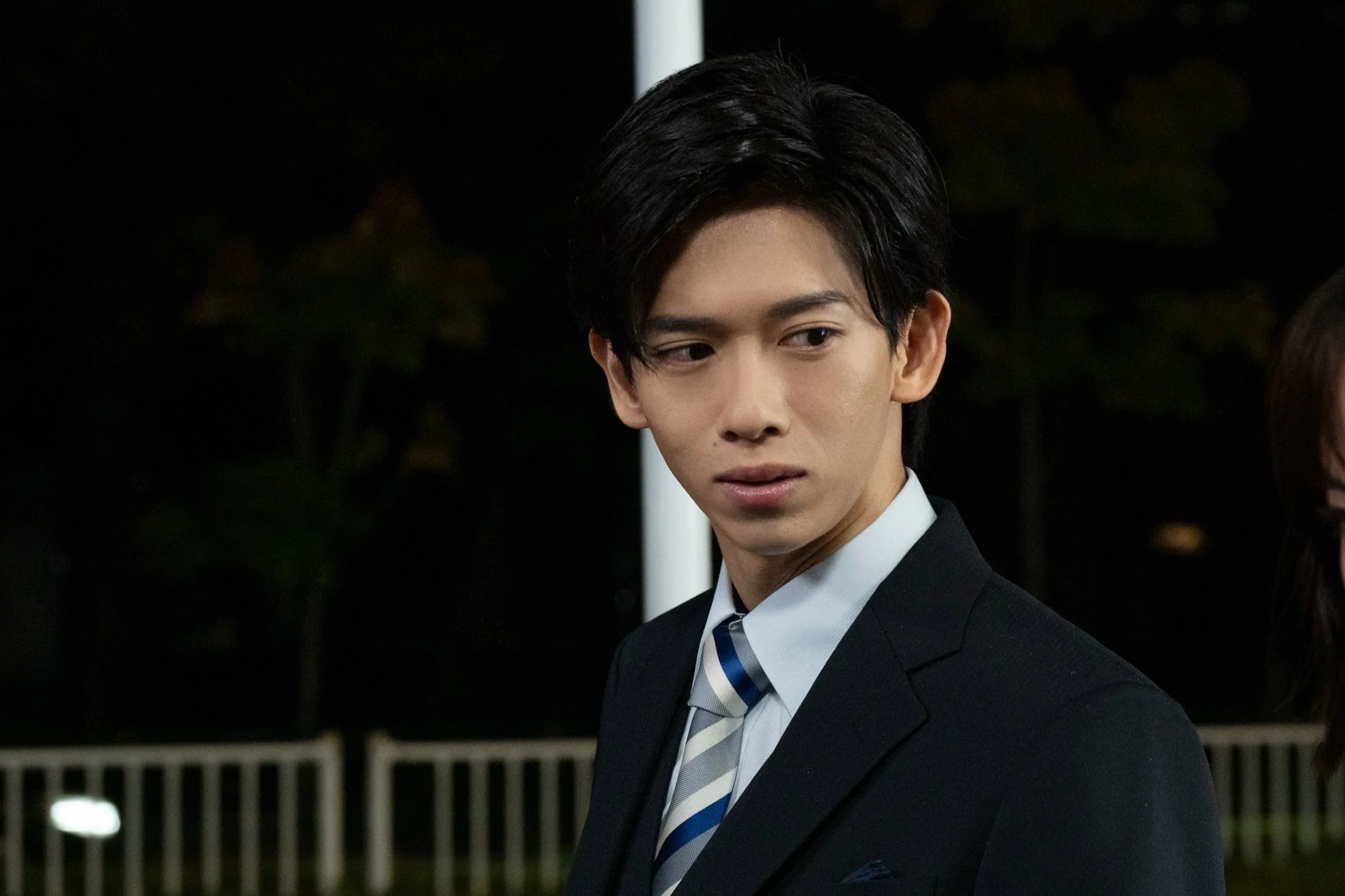 真剣な表情の清水課長