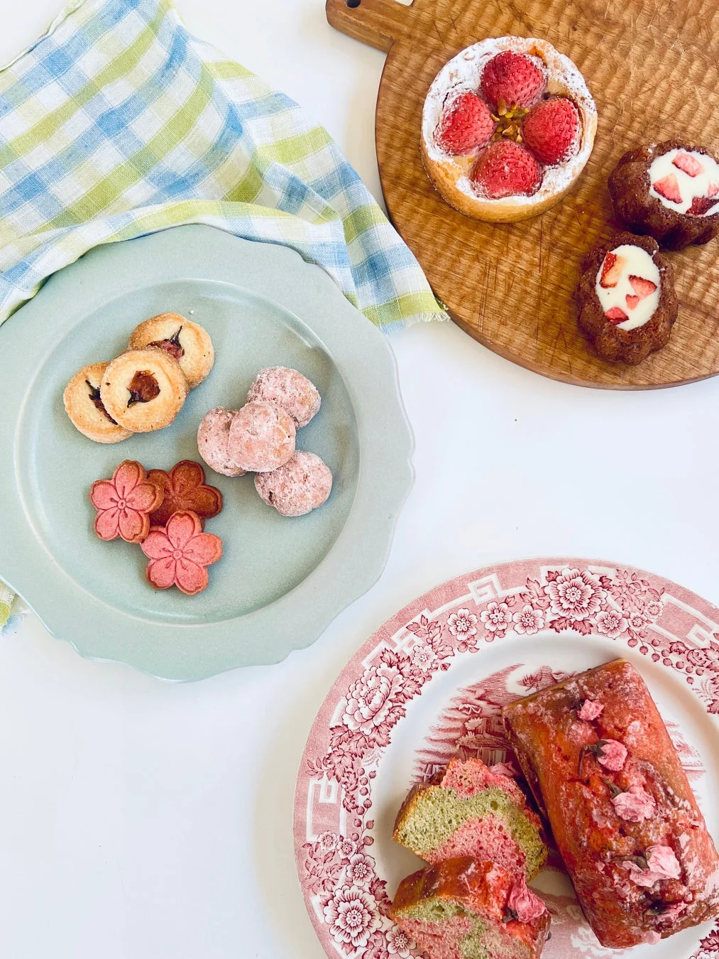 色とりどりのスイーツのイメージ