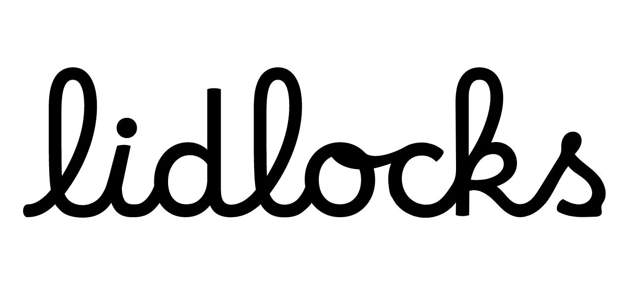 白背景に黒い筆記体で「lidlocks」と書かれたロゴ画像。