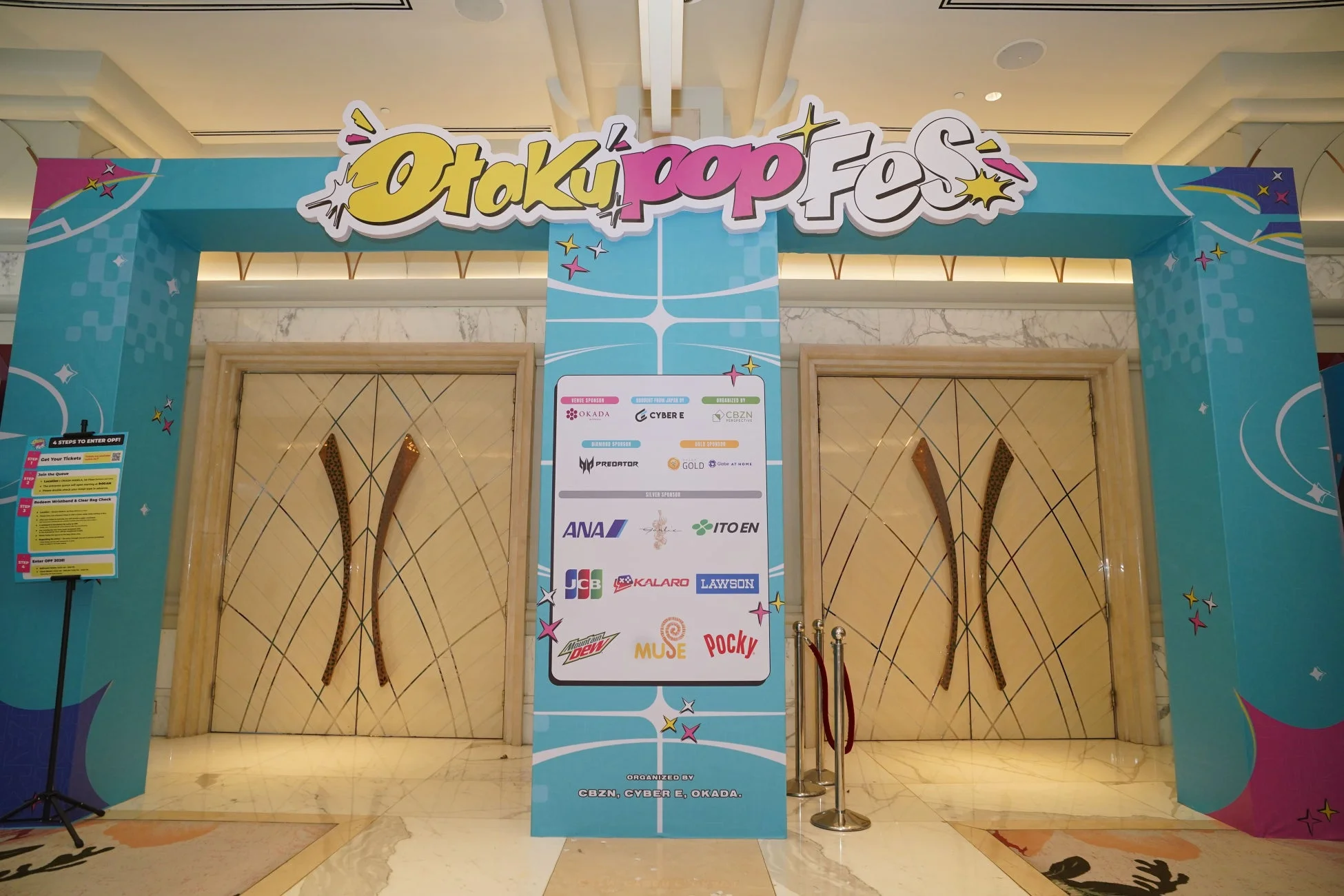 イベント入口ゲートと案内板