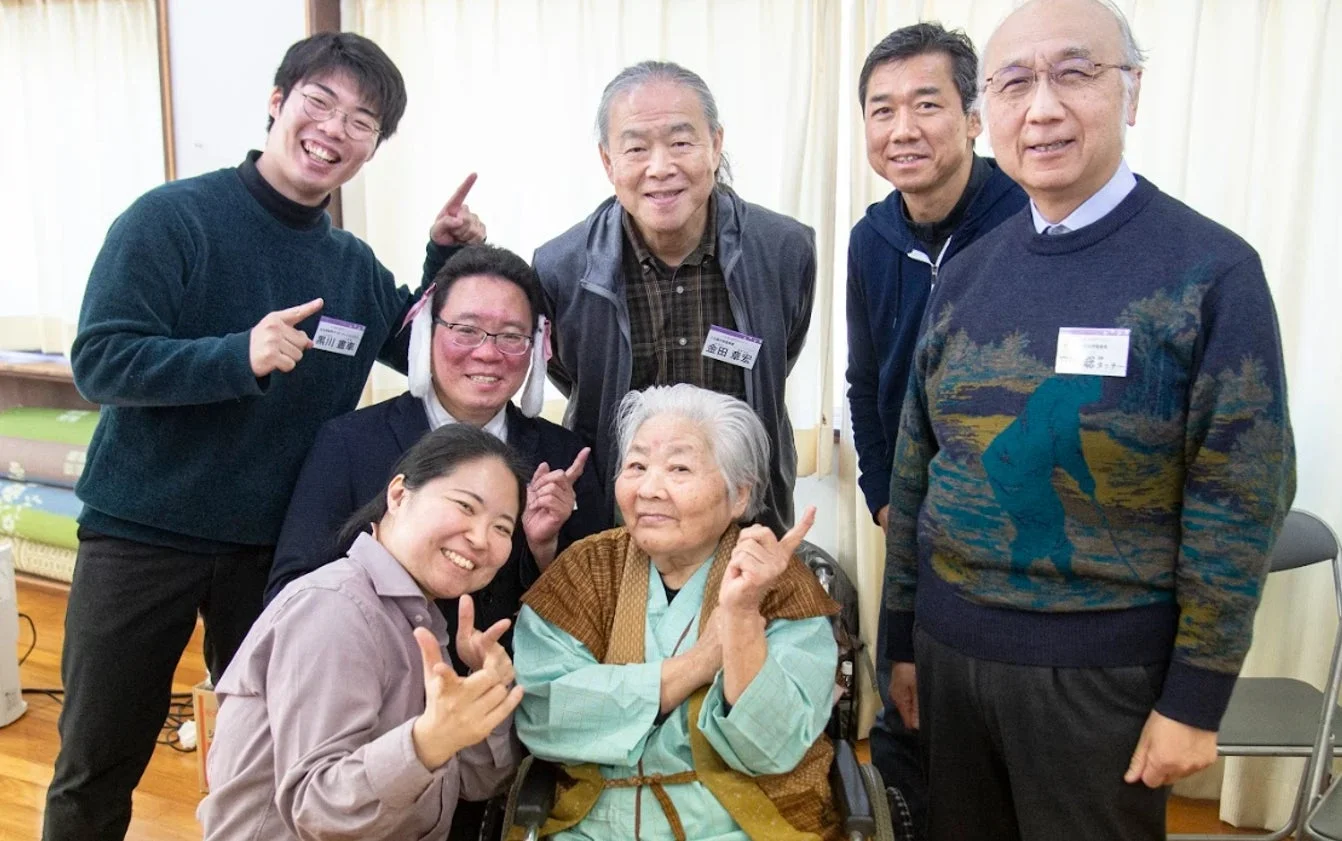 イベントで交流する人々