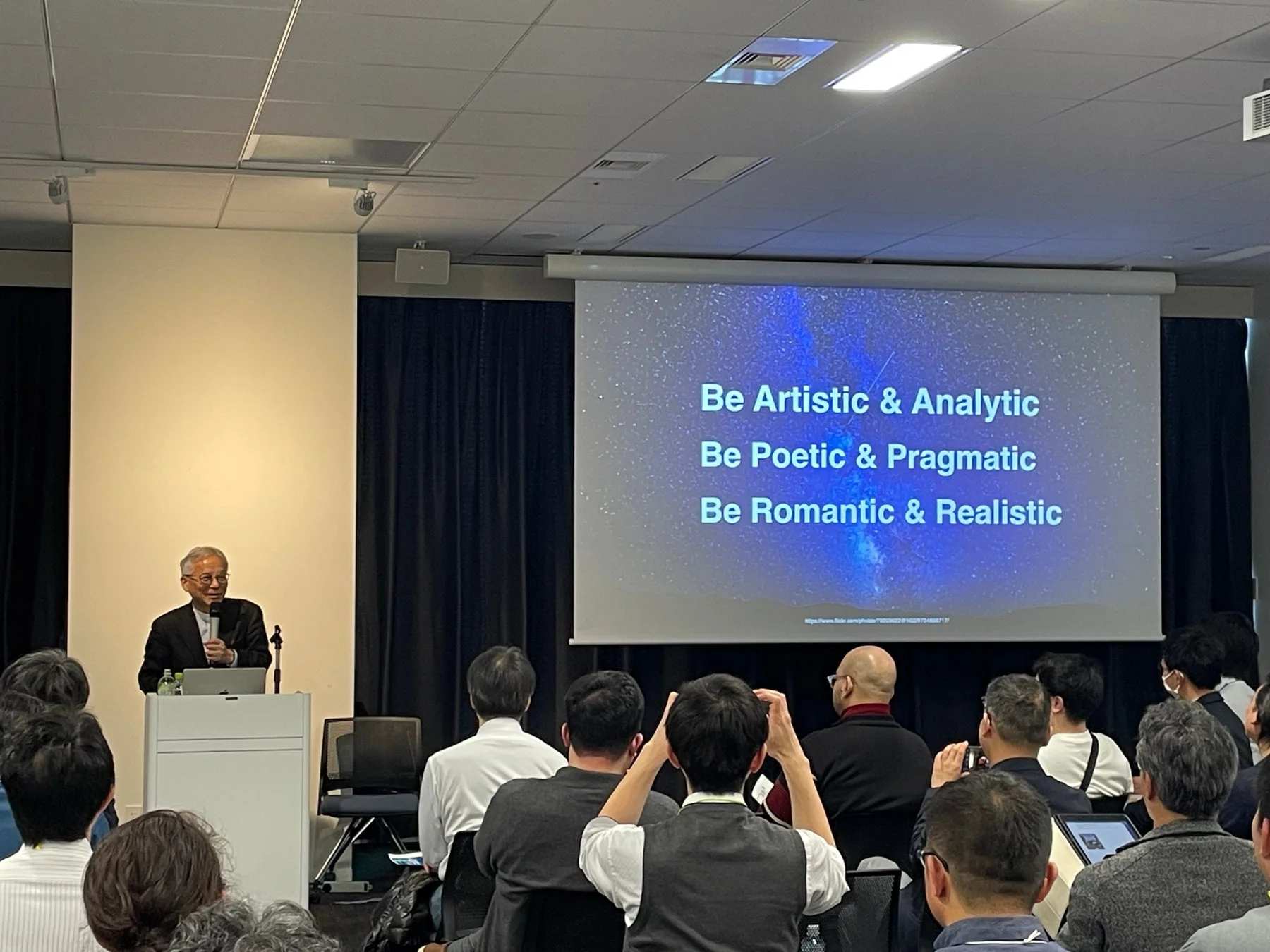 講演を聴く参加者