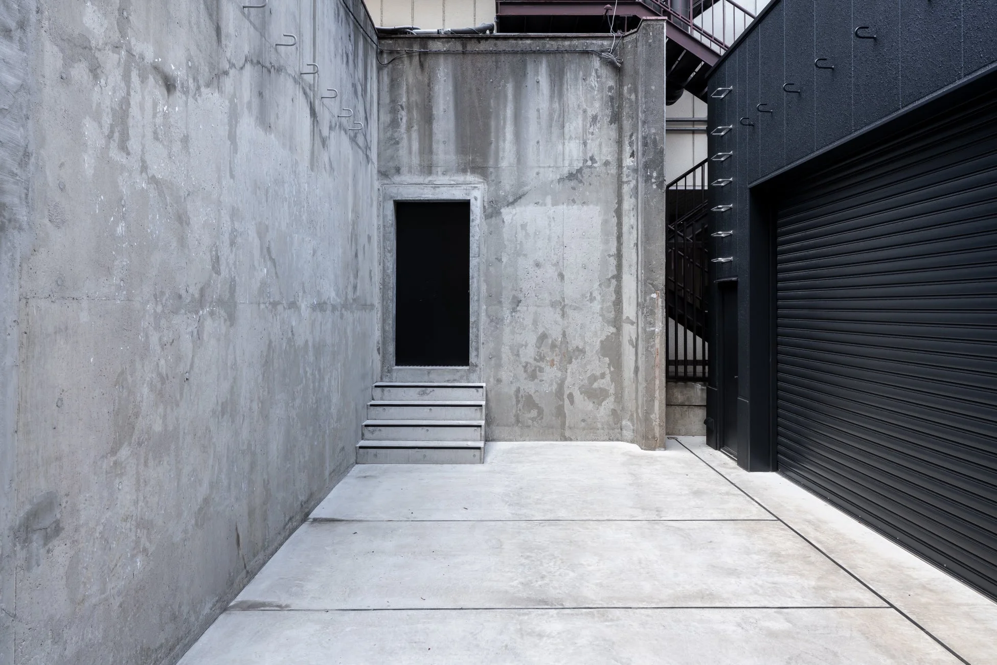 現在のSHUTLのコンクリート壁の空間