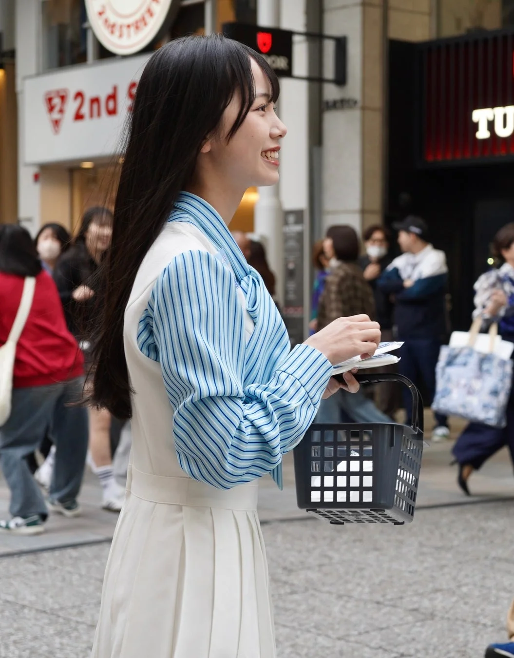 STU48 4期研究生によるティッシュ配り