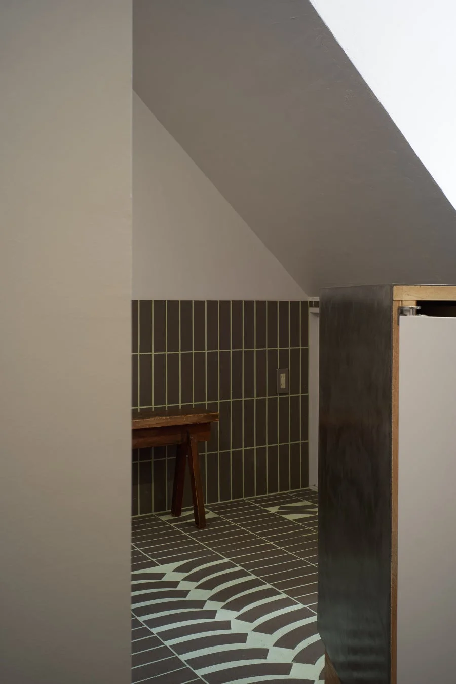 板坂留五氏による設計事例：モダンな室内空間