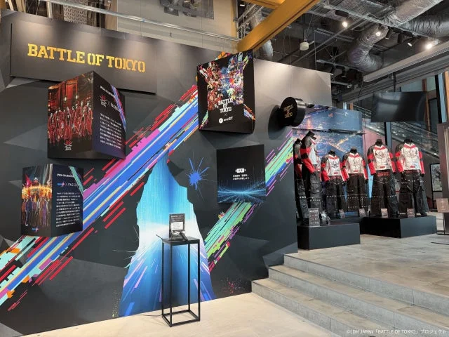 BATTLE OF TOKYOの展示会の様子、衣装、グラフィック